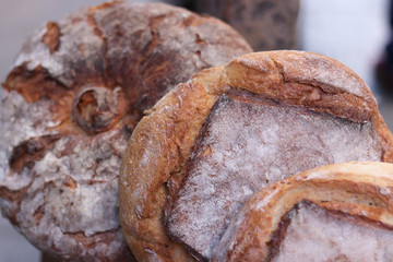 Tres hogazas de pan