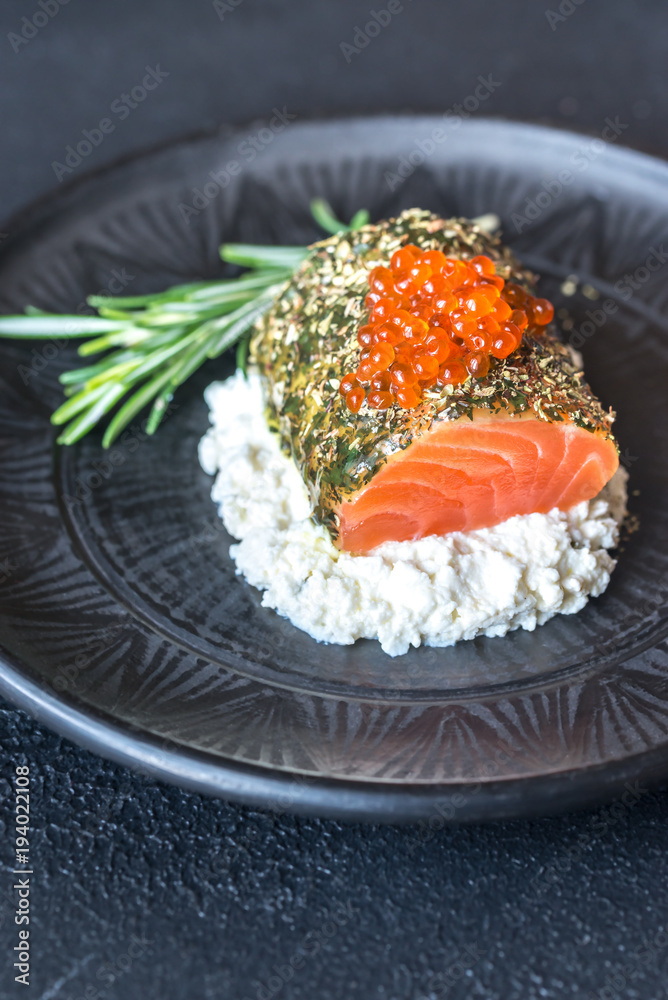 Sticker Salmon in mint sauce with red caviar and ricotta