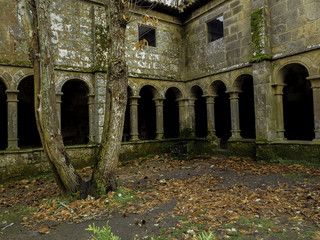Fototapeta premium Cloister of Santa Maria del Sil