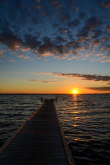 Fototapeta na wymiar sunrise on the lake
