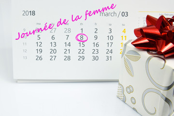 Journée de la femme, 8 mars, calendrie © shake_pl