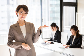 asian businesswomen working in office