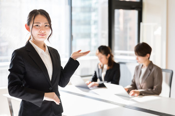 asian businesswomen working in office