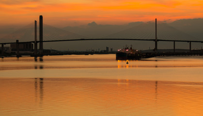 Fototapeta na wymiar Queen Elizabeth II bridge at sunset