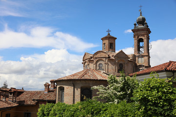 Fototapeta na wymiar Saint Michael Kirche in Neive. Piemont. Italien