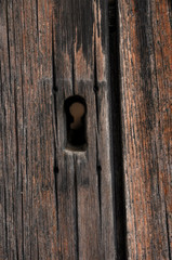 Cerradura puerta madera antigua 