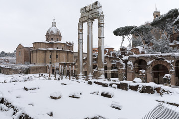 Snow covers the streets of Rome, Italy. Forum of Ciulio Cesare. - obrazy, fototapety, plakaty