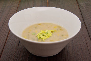 Vegetable yeast soup with leek