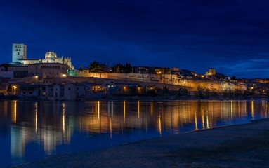 Reflejos en el Duero a su paso por Zamora