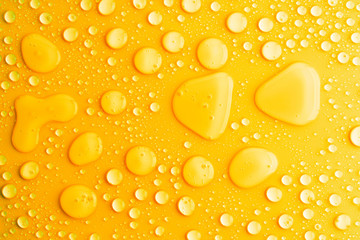 Fototapety  water drops yellow background