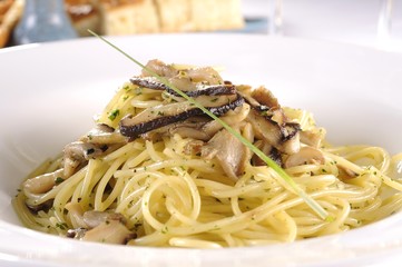 Spaghettinni with trifolatti mushrooms