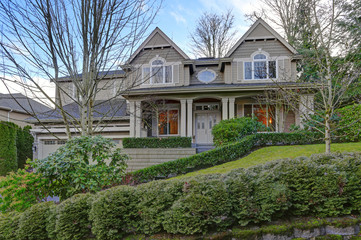 Fototapeta na wymiar Gorgeous big Craftsman home with gray wood exterior