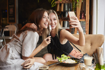 YOung people group sit in cafe with relation and converation with coffee