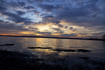 Obraz premium Sunset over the lake