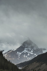 Fototapeta na wymiar Close up of mountain range in the Canadian Rockies