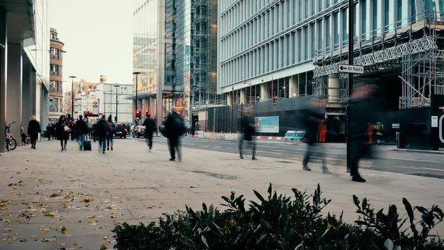 Time lapse. A crowd of people walk along the sidewalk. London.