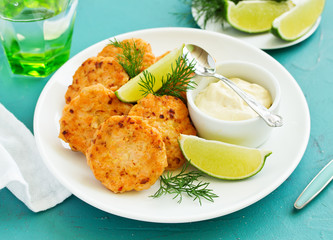 Cutlets with salmon and tartar sauce