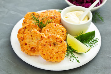 Cutlets with salmon and tartar sauce