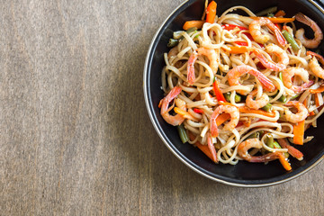 Stir fry with shrimps (prawns) and noodles