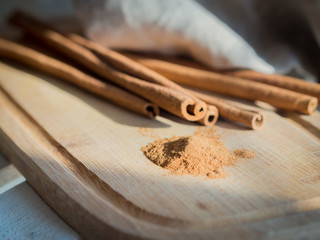 Cinnamon poder and sticks