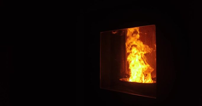 Stufa a pellet, fuoco vivo.