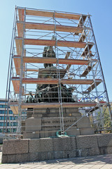 Cleaning the statue of Tsar Osvoboditel , monument of King Liberator - Russian king Alexander II , built in 1907 year, in Sofia, Bulgaria – aug 30,2012. Dismantlement of monument of King Liberator “Os