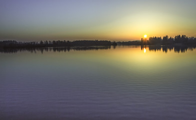 Fototapeta na wymiar melancholische Abendstimmung an einem kleinen See