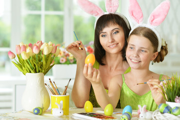 Obraz na płótnie Canvas Mother and daughter colouring eggs