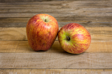 apples on wooden table