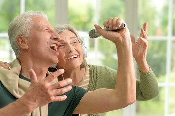 husband and wife singing songs