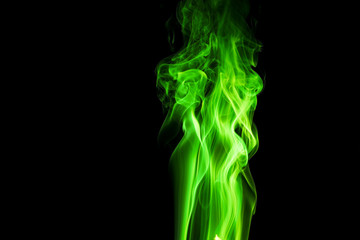Obraz premium Green smoke on black background