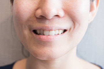 Obraz premium Smiling portrait of asian girl 