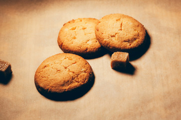 Biscuits with cane sugar cubes