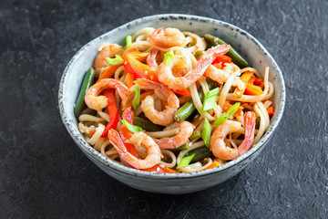 Stir fry with shrimps (prawns) and noodles