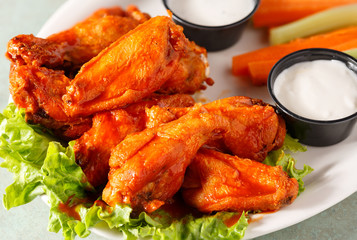 Buffalo Wings with Cut Vegetables and Dip
