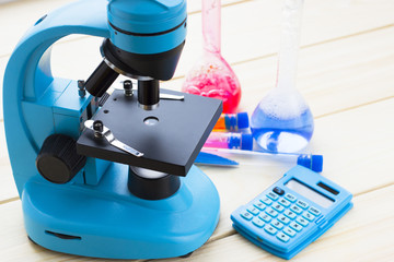 Chemistry class makes chemistry experiment. STEM. Robotics, mechanic, chemistry, biology. Modern education. Fun and interesting White boards background