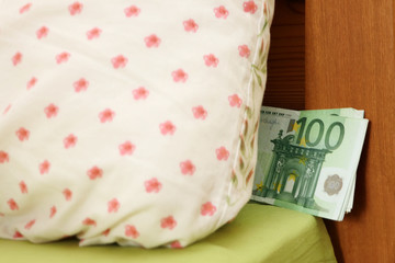 hidden money in bed under the pillow