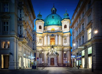 Foto op Plexiglas Pieterskerk op het Sint-Pietersplein. Wenen, Oostenrijk. © Tryfonov