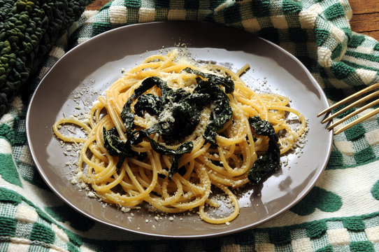 Spaghetti Brassica oleracea Gr&aelig;nk&aacute;l Gr&uuml;nkohl Cavolo nero Col crespa Chou Kale Lehtikaali Gr&ouml;nk&aring;l Fodros kel Jarmuż Кудрявая капуста Couve-de-folhas Kapusta kadeřav&aacute; Gr&oslash;nk&aring;l Boerenkool groente pasta