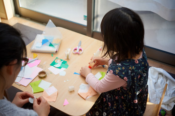 子供の工作風景
