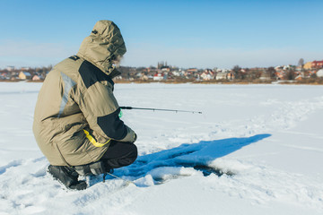 Fototapeta na wymiar Winter frosty morning fishing on the river