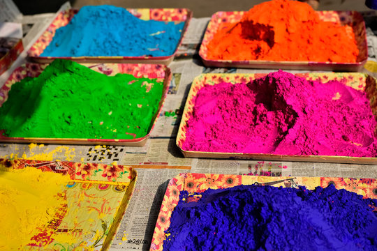 Colourful piles of powdered shopping for Holi festival 