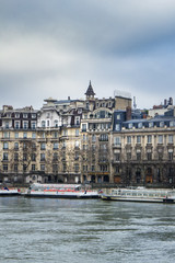 Fototapeta na wymiar Typical parisian buildings by Seine river