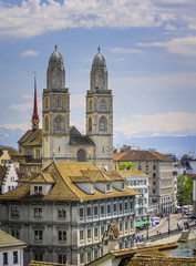 Historic Zurich center with famous Grossmünster Church, Limmat river and Zürichsee, Switzerland. Historisches Zentrum von Zürich mit der berühmten Grossmünsterkirche, Limmat, Zürichsee, Schweiz.