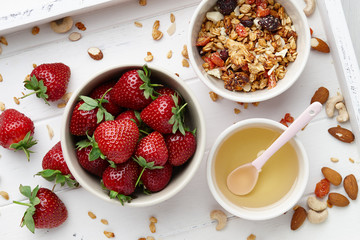 Healthy cereal breakfast with fresh strawberry and honey