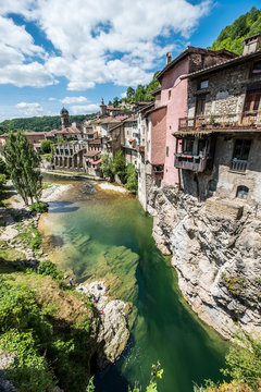 Pueblo monta&ntilde;a alpes francia