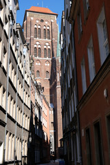 Gdańska Starówka, Polska - widok z ulicy Kaletniczej na Kościół Mariacki © Iwona