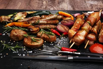 Foto auf Acrylglas Grill / Barbecue Assorted delicious grilled meat with vegetable on a barbecue