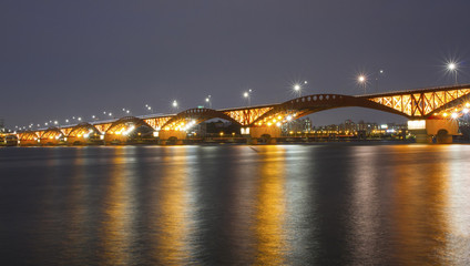Fototapeta na wymiar Night view of a bridge, Seoul