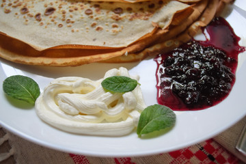 pancakes for breakfast with sour cream and jam